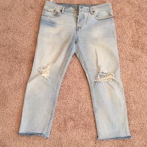 *reposh* Levi’s 501 distressed  (w28 x 32L)